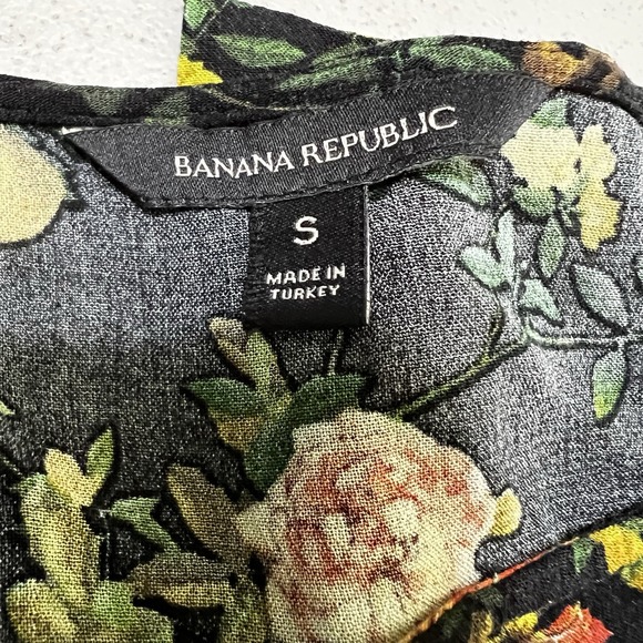 Blouse‎ Size Small Banana Republic Tie Front Floral Rayon Black Dark Cottagecore - Picture 9 of 11